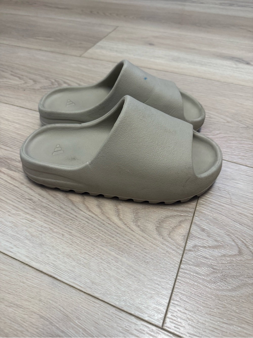 Adidas Yeezy Beige Foam Slides Size 7